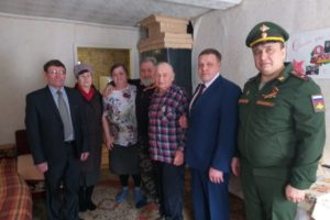 Участник Великой Отечественной войны из Нижнеиргинского принимал гостей в своём доме лично