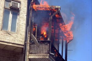 Захламление балкона - источник пожарной опасности!